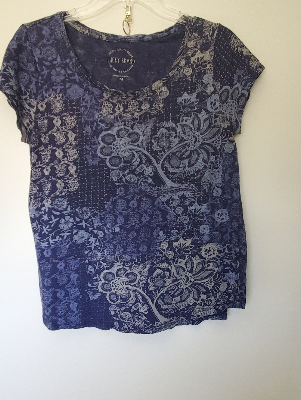Lucky Brand Womans Boho Navy Floral Design Cap Sleeve Scoop Neck T-Shirt Sz M